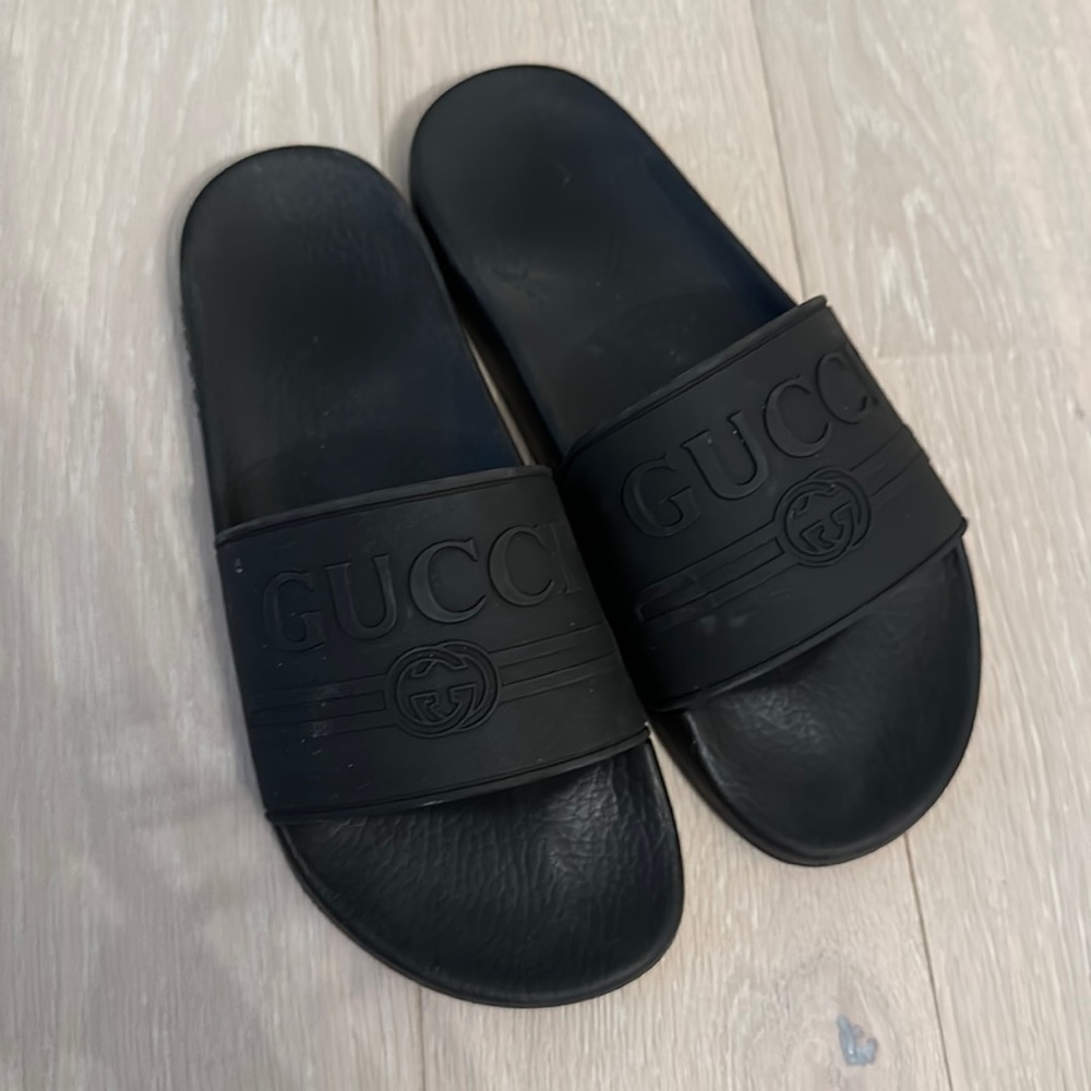 Men’s Gucci Logo Rubber Slide